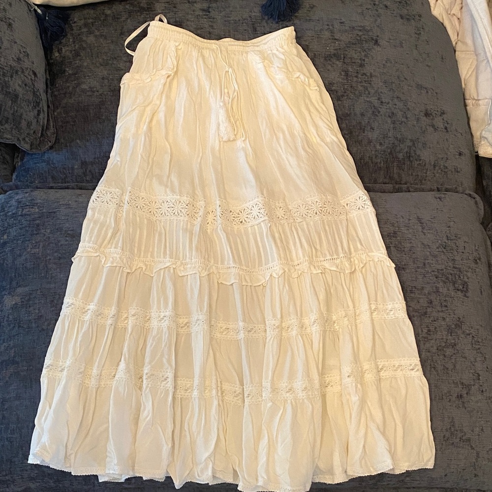 Source Unknown Cream Tiered Maxi Skirt with Lace Trim